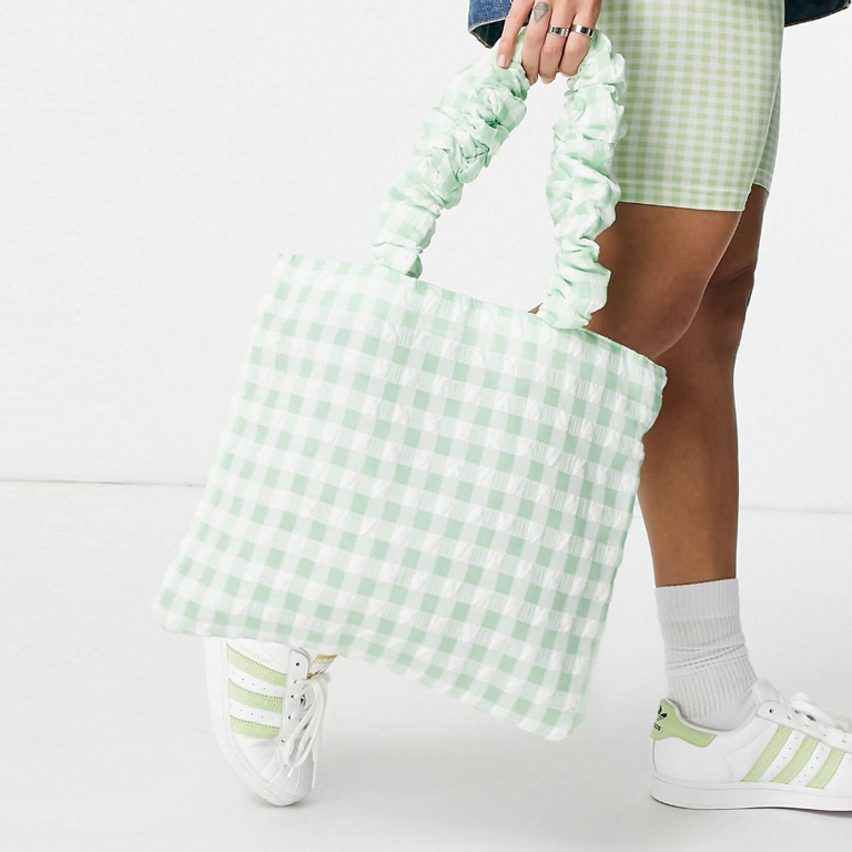 Rouched gingham tote bag